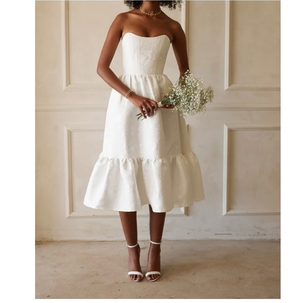 V. Chapman The Virginia Dress In White Baroque Floral